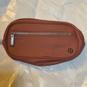 Lululemon wunderlust belt bag in brier rose